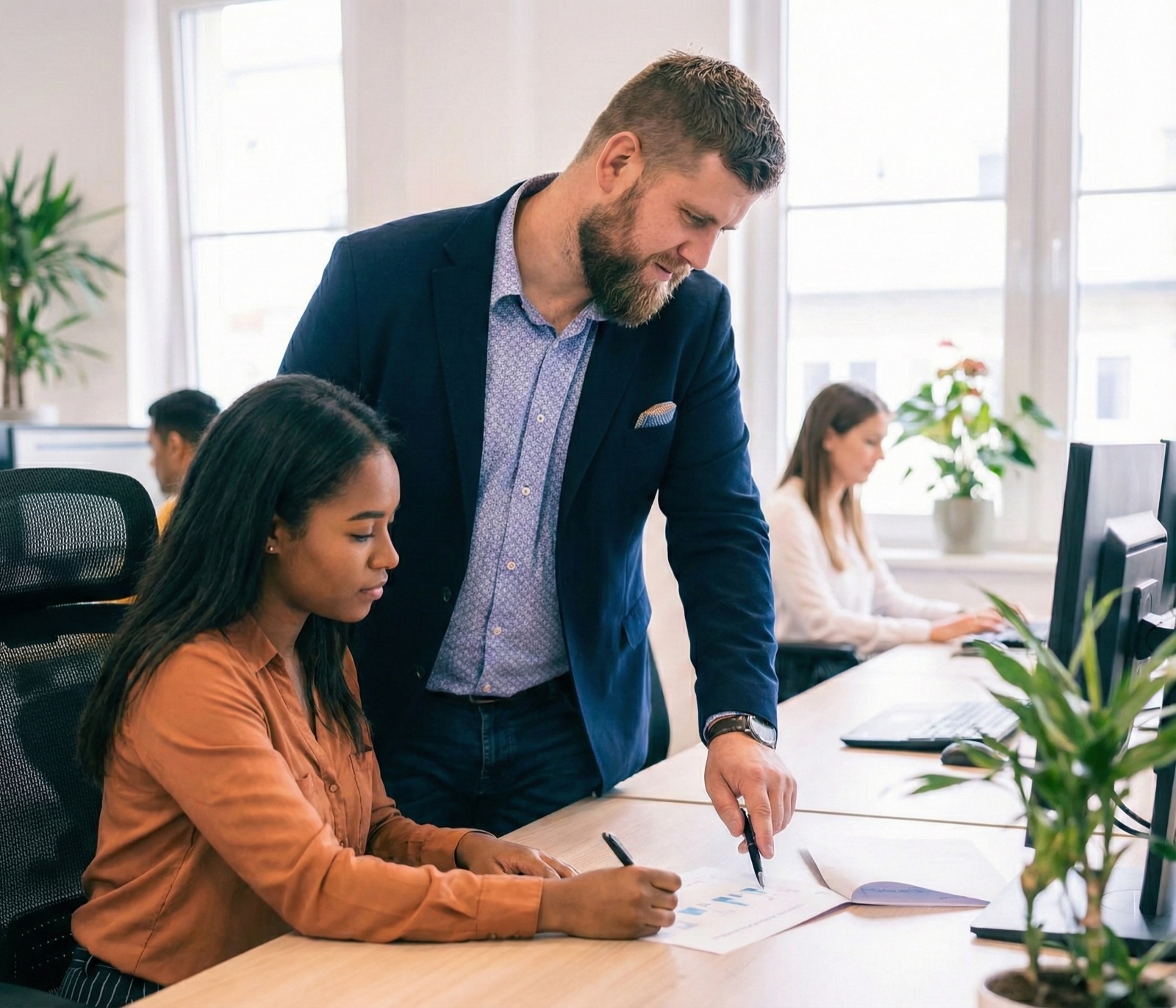 Cornelis Leerlooijer mentoring a team member